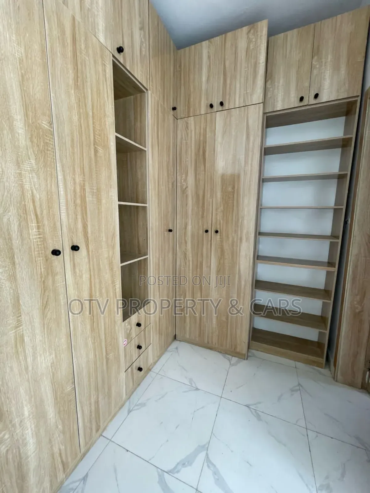 Furnished 3bdrm Townhouse/Terrace in Ikota for sale