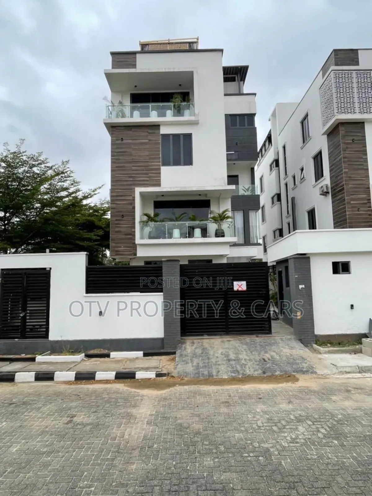 Furnished 5bdrm Duplex in Banana Island for sale