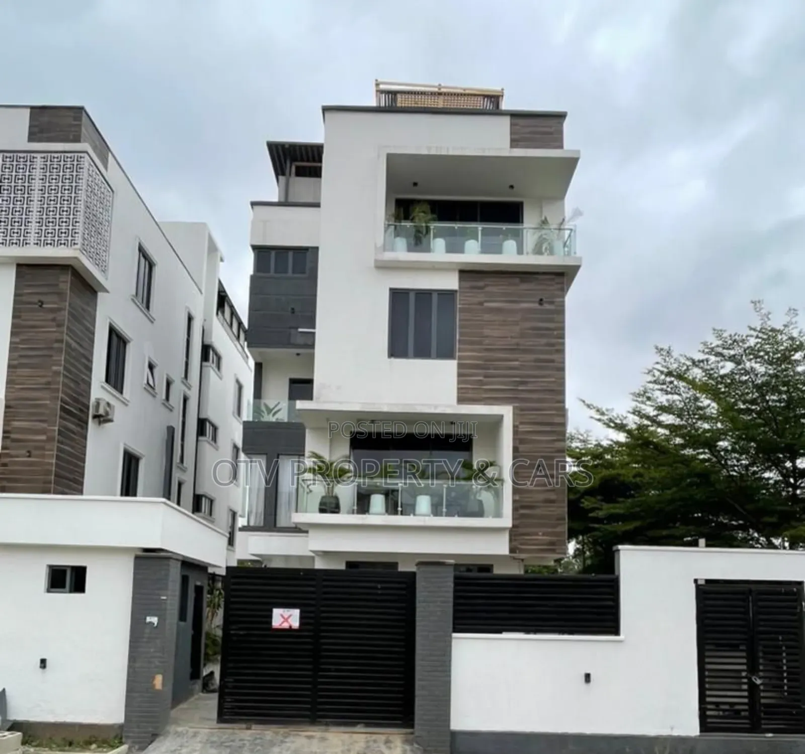 Furnished 5bdrm Duplex in Banana Island for sale