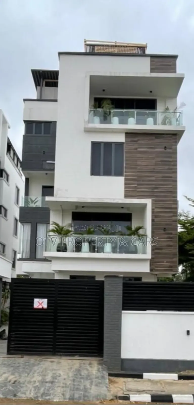 Furnished 5bdrm Duplex in Banana Island for sale