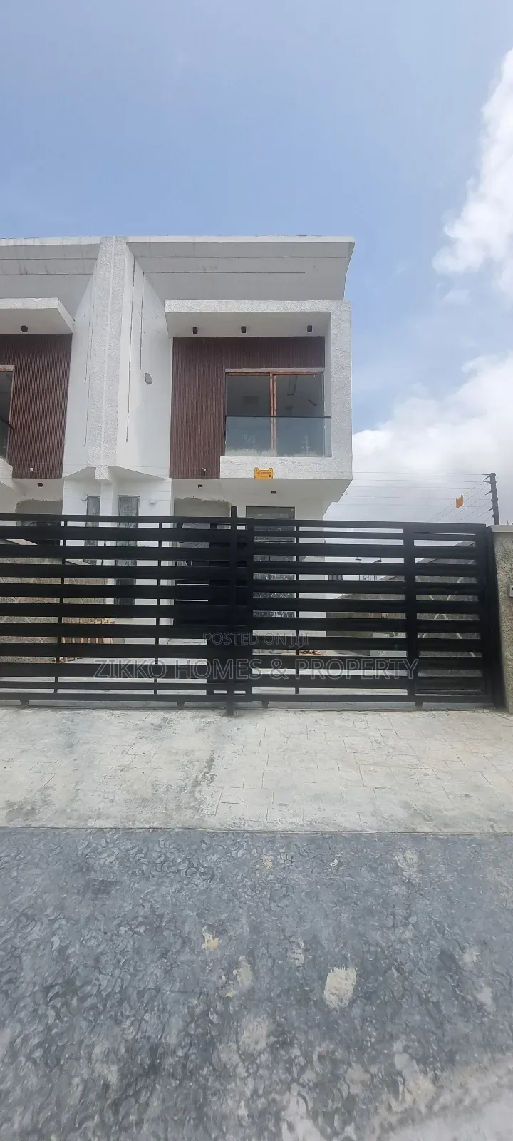 4bdrm Duplex in Ikota Gra, Chevron for sale