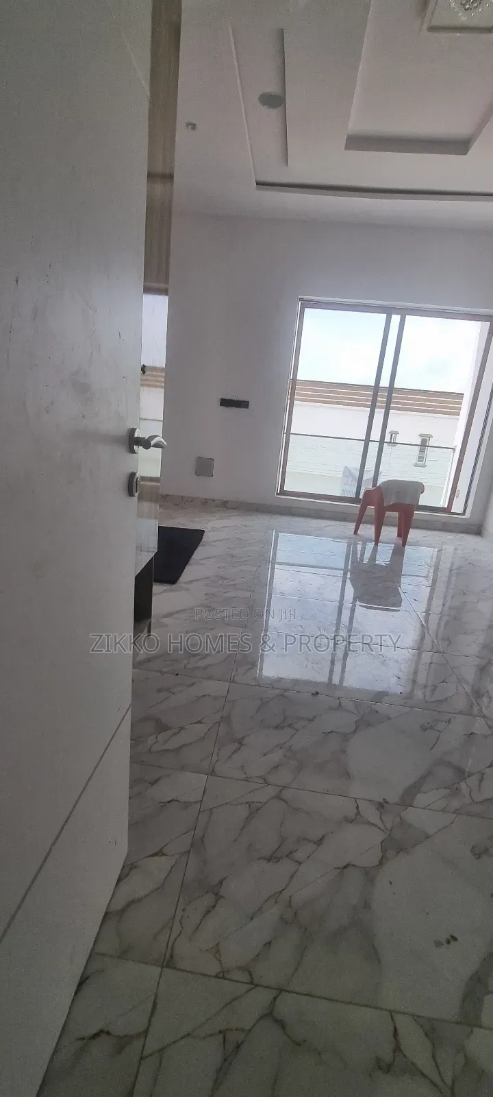 4bdrm Duplex in Ikota Gra, Chevron for sale