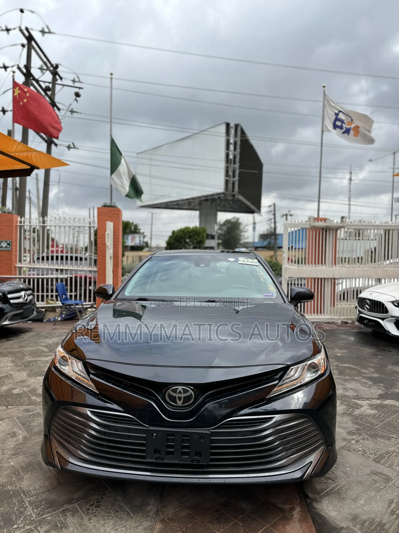Toyota Camry XLE FWD (2.5L 4cyl 8AM) 2018 Black