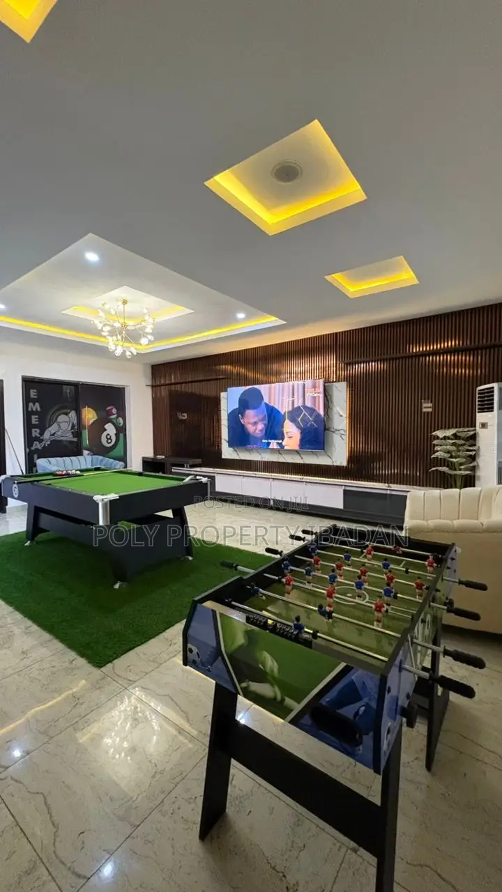 4 Bedroom Shortlet Apartment