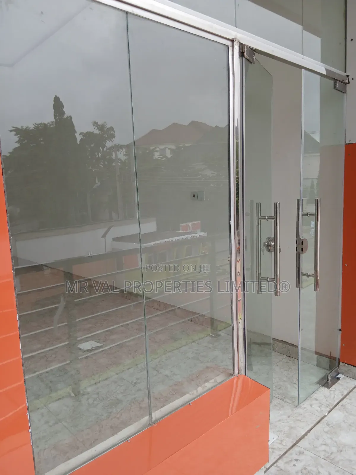 Plaza Shop Available for Lease