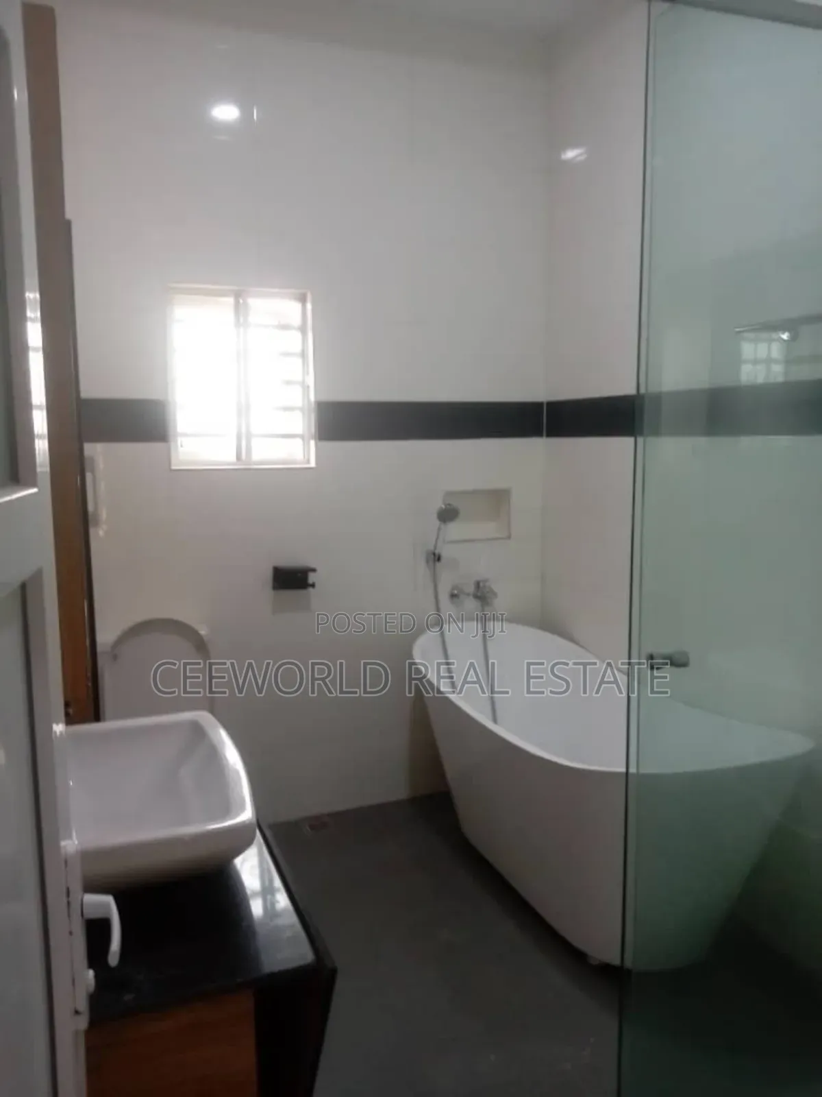 4bdrm Duplex in Liberty Academy, Akala Express for rent