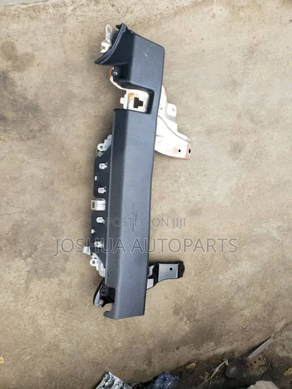 Lexus Rx 350, Driver Knee Airbag, 2010-2015.