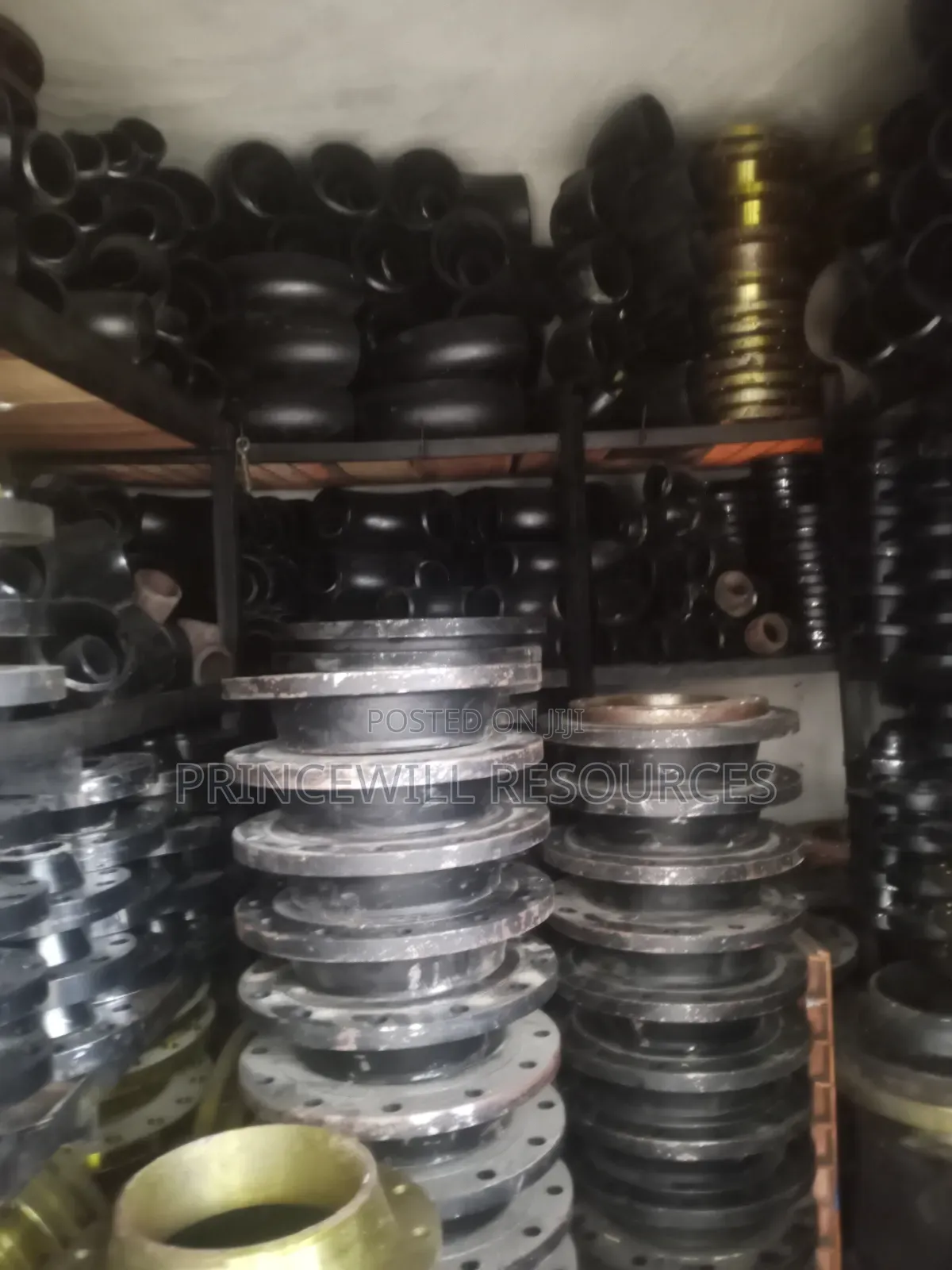 Flanges Tees Elbows Reducers And Rings Gasket