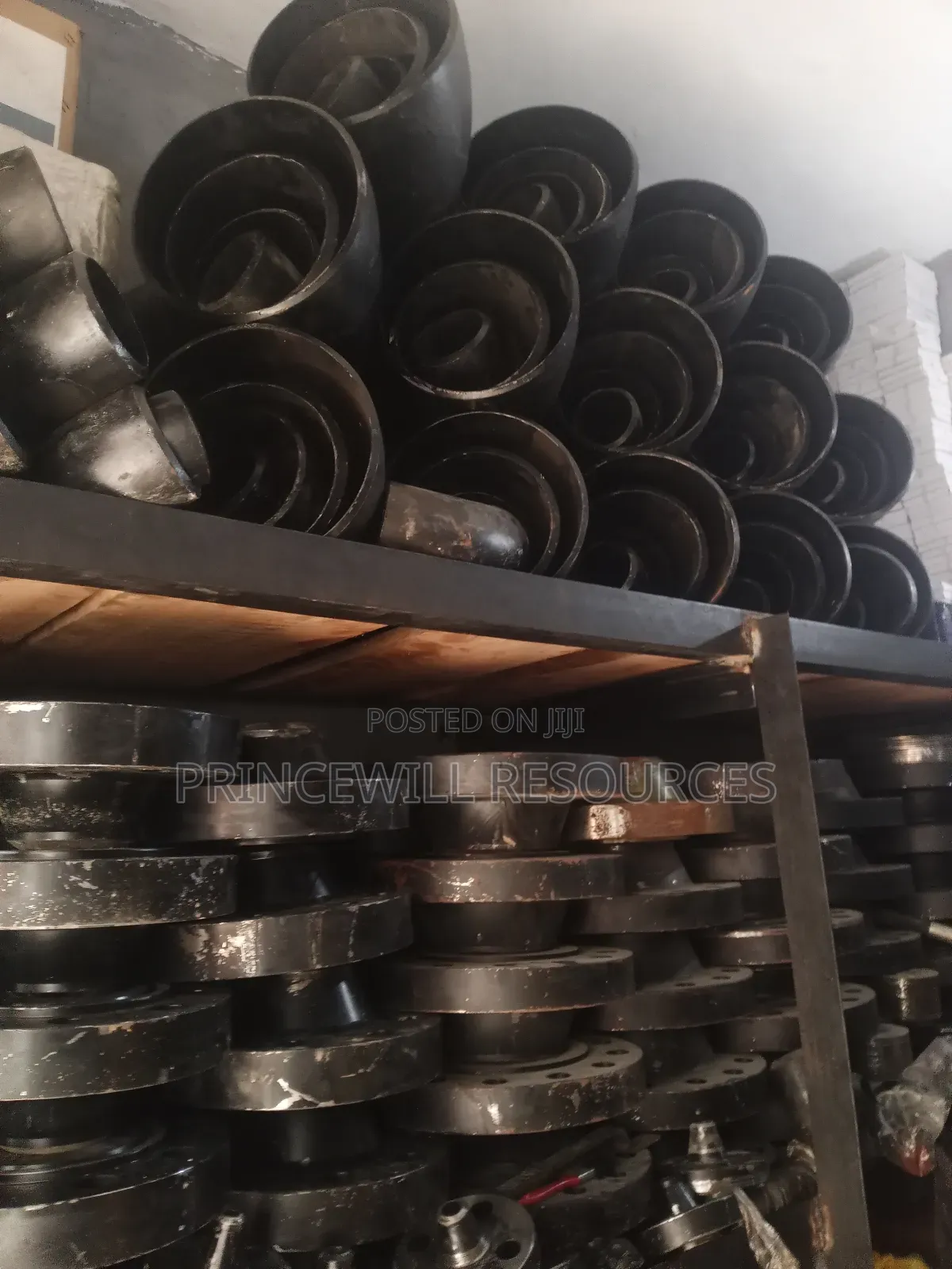 Flanges Tees Elbows Reducers And Rings Gasket