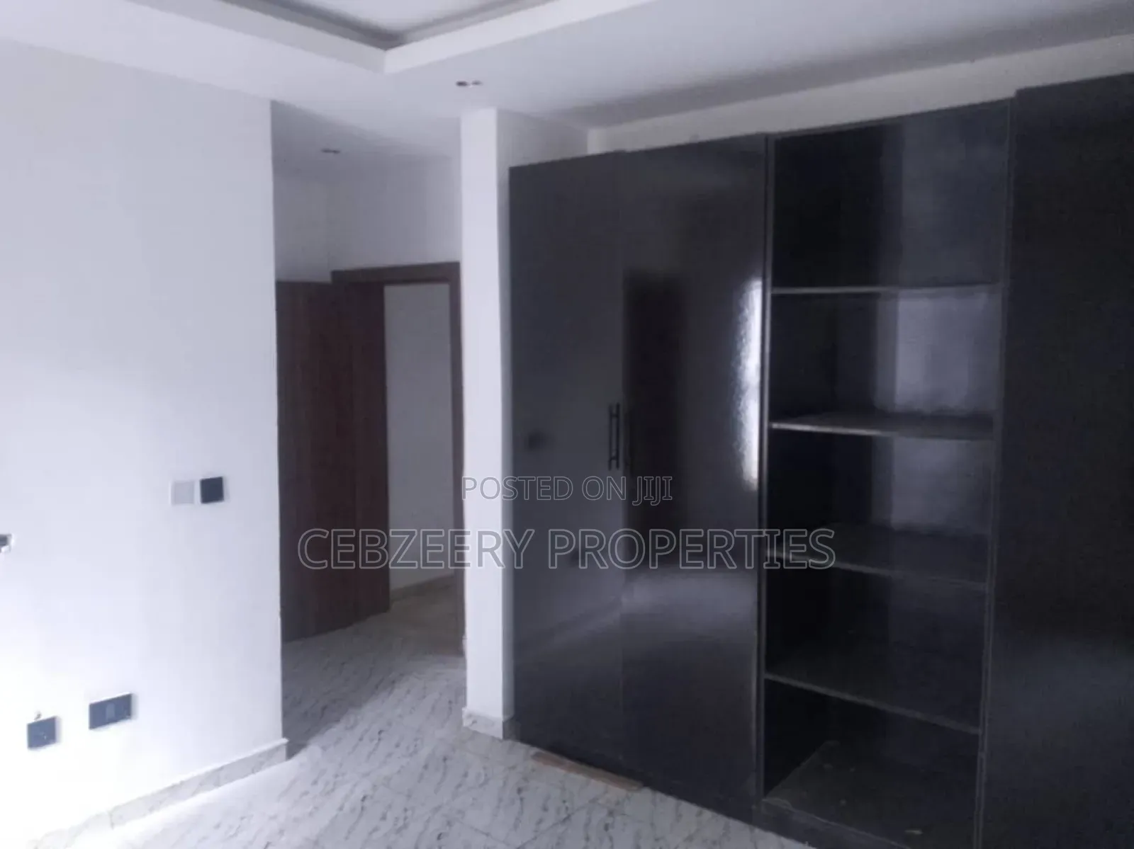 3bdrm Block of Flats in Ikeja GRA for rent