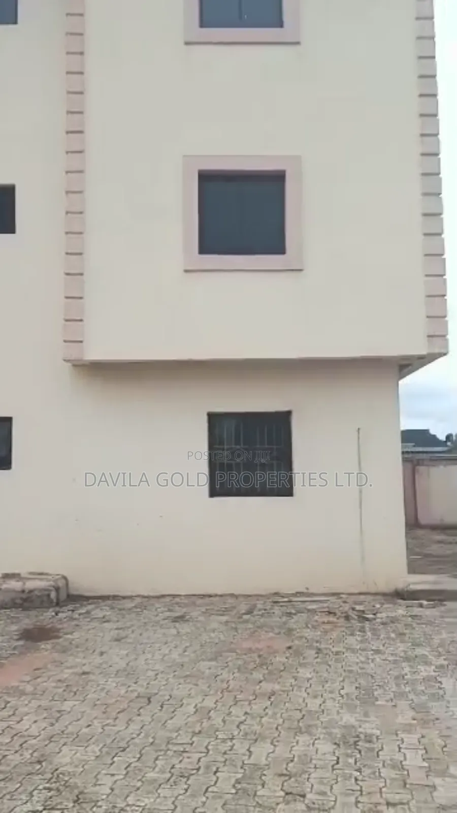 18bdrm Block of Flats in Benin City for rent
