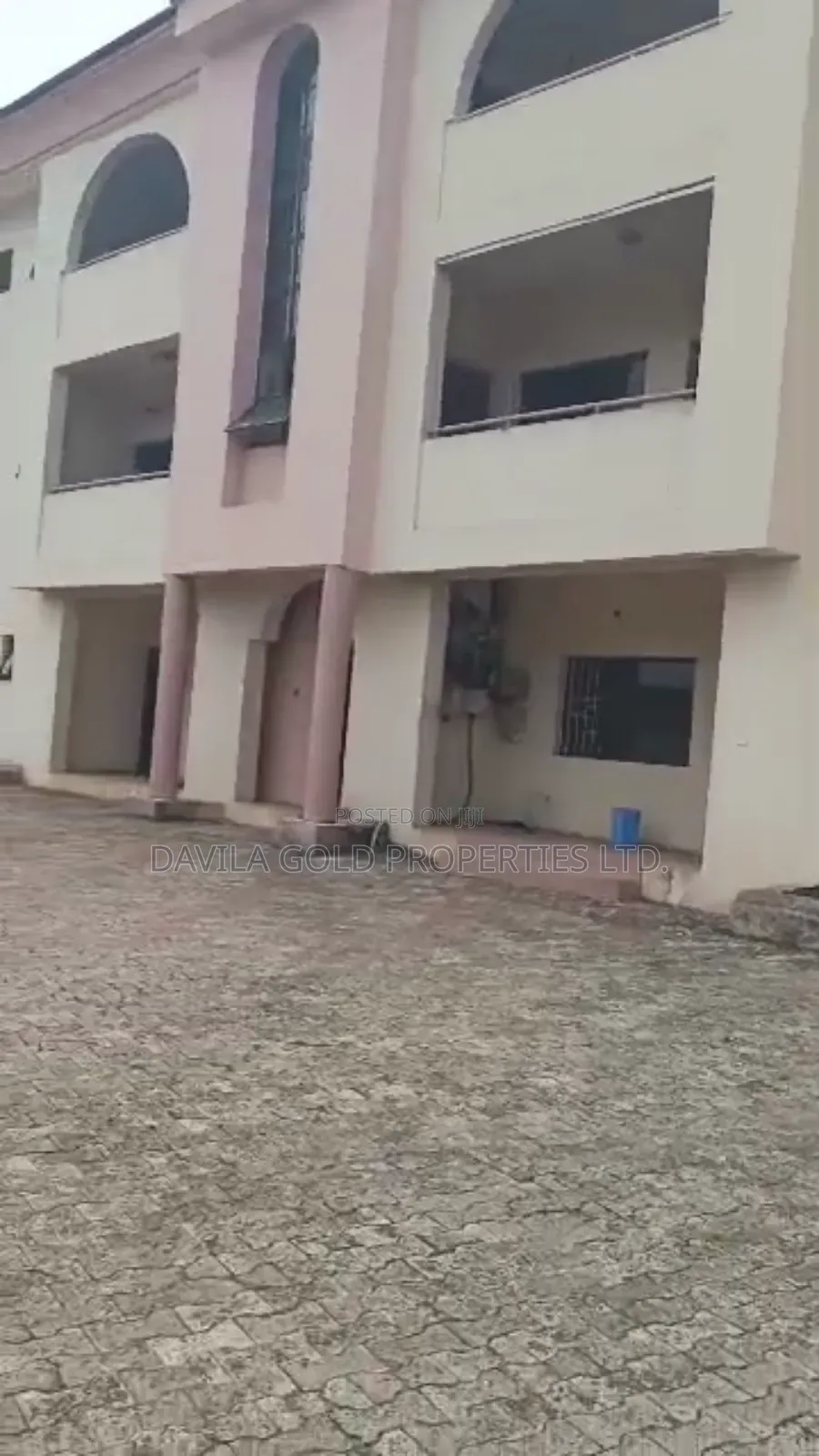 18bdrm Block of Flats in Benin City for rent