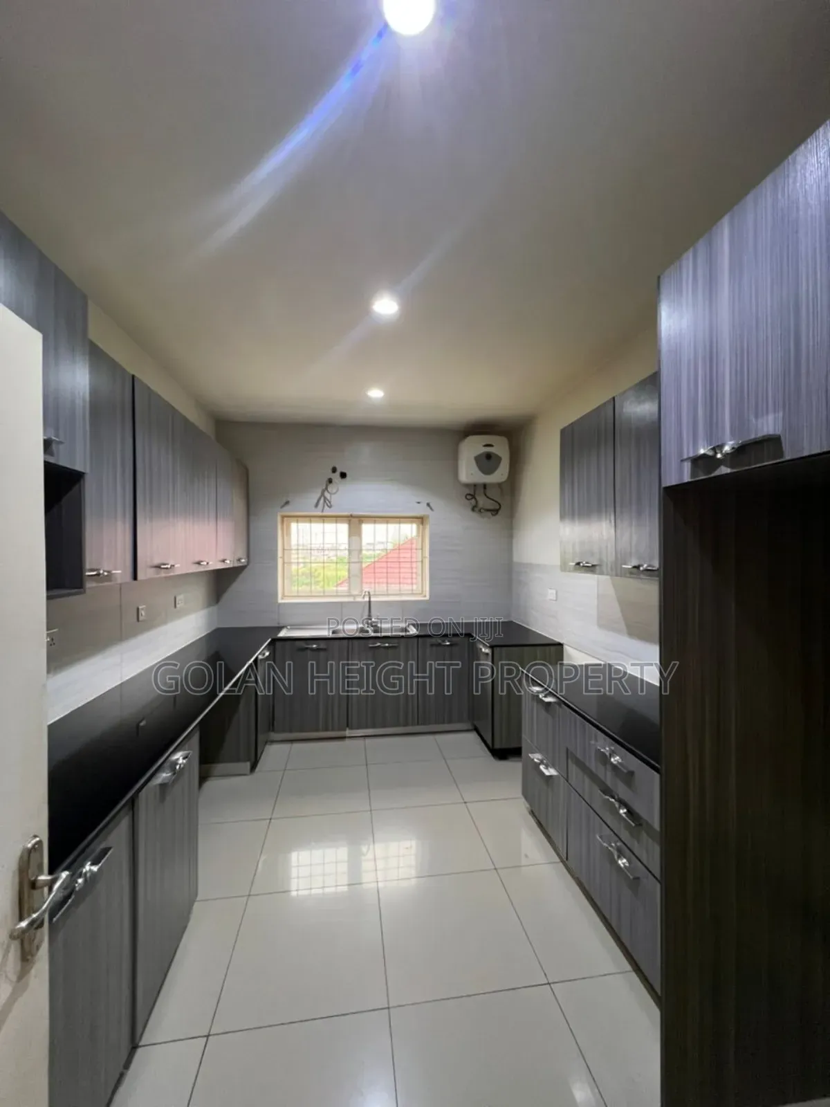 3bdrm Apartment in Diplomatic Zone, Katampe Extension for rent