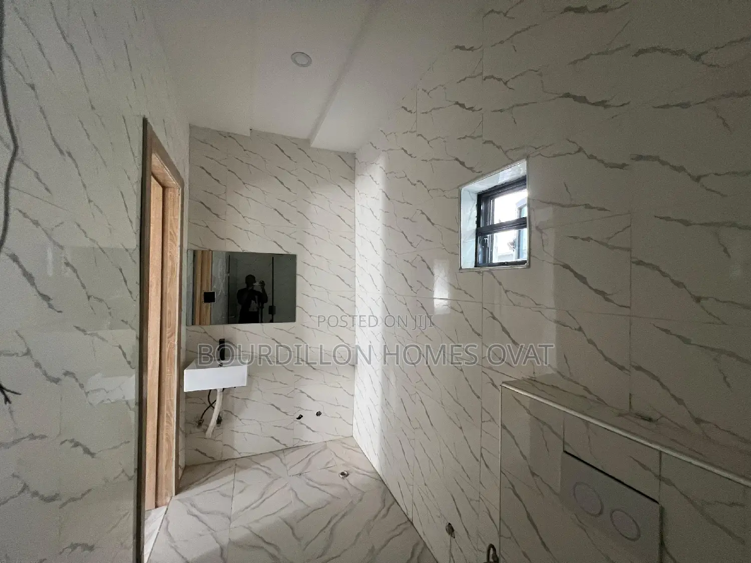 3bdrm Duplex in Ikota for sale