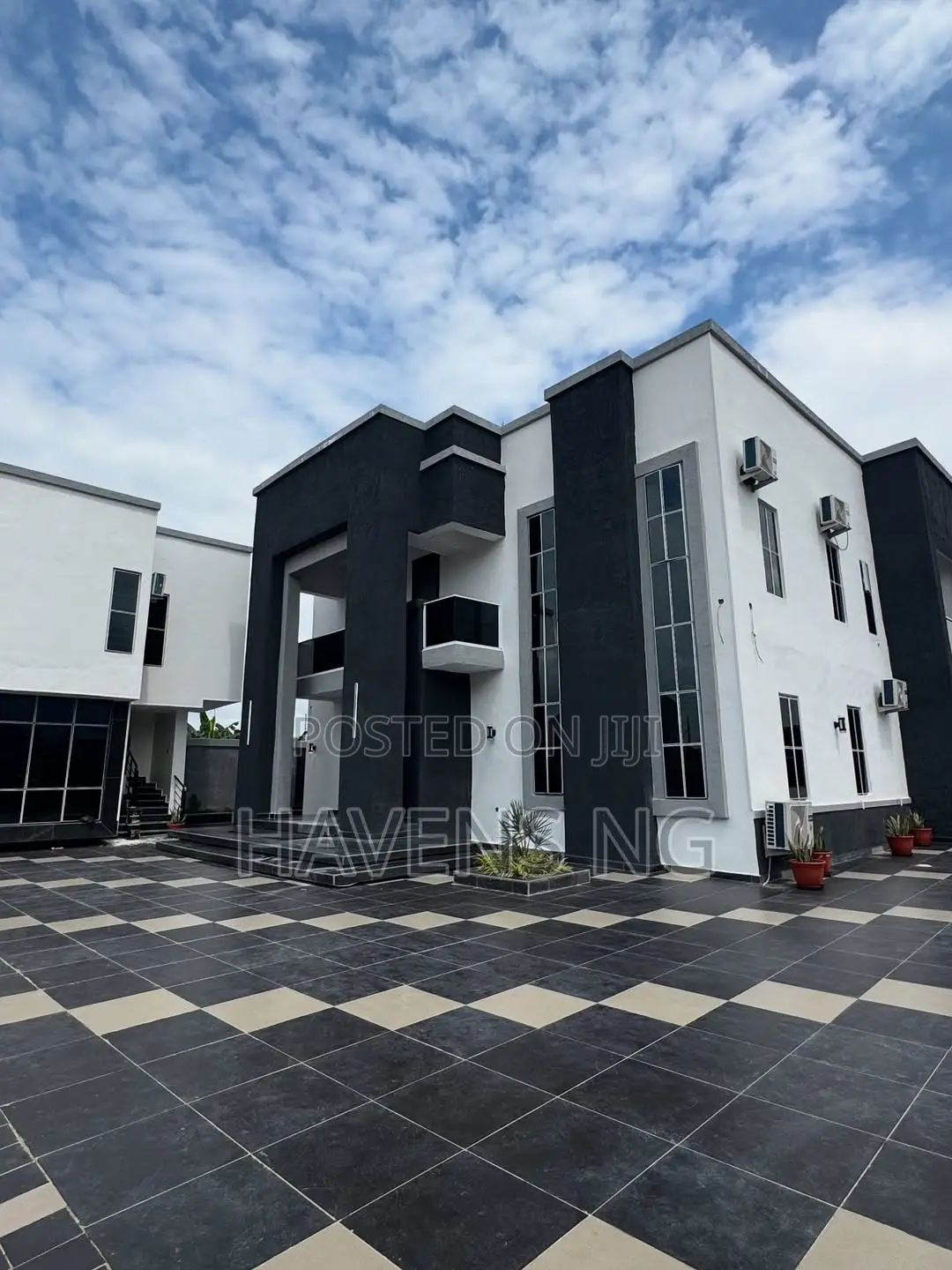 5bdrm Duplex in Elelenwo for sale