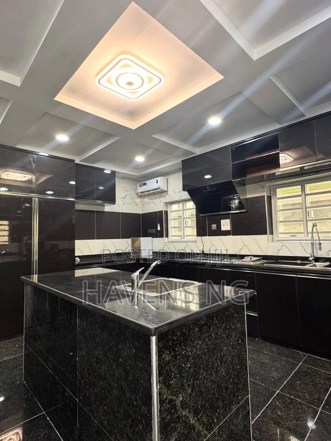 5bdrm Duplex in Elelenwo for sale