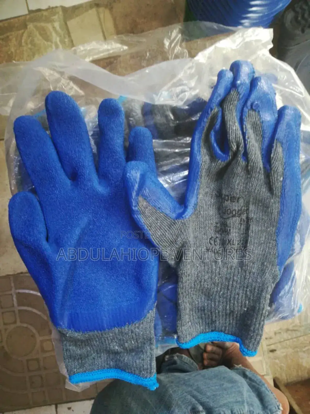 Clotted Hand Gloves