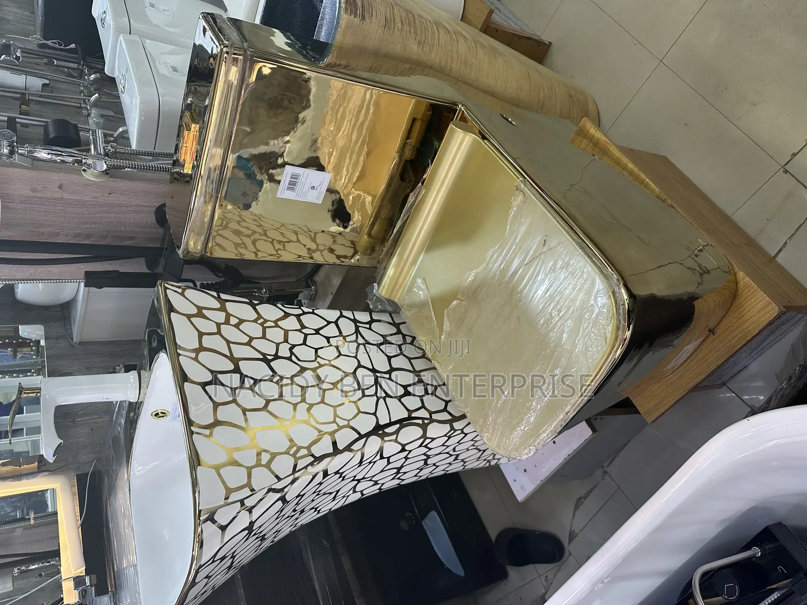 Luxury Set of Gold Set of Wc