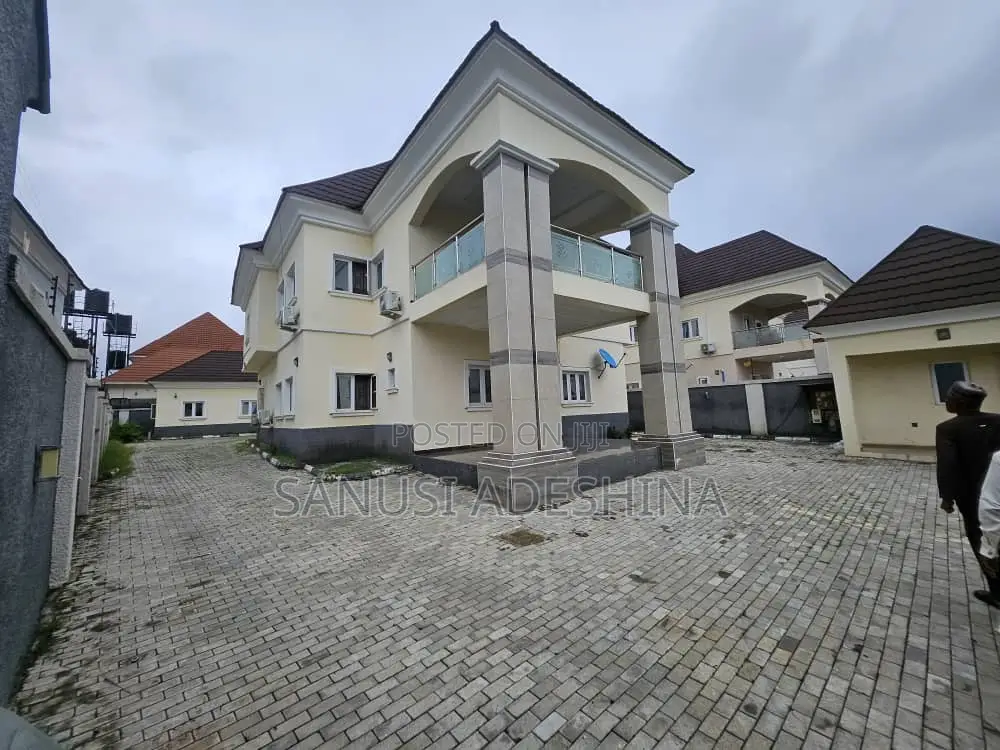 5bdrm Duplex in Gwarimpa Estate,Fct, Gwarinpa for sale