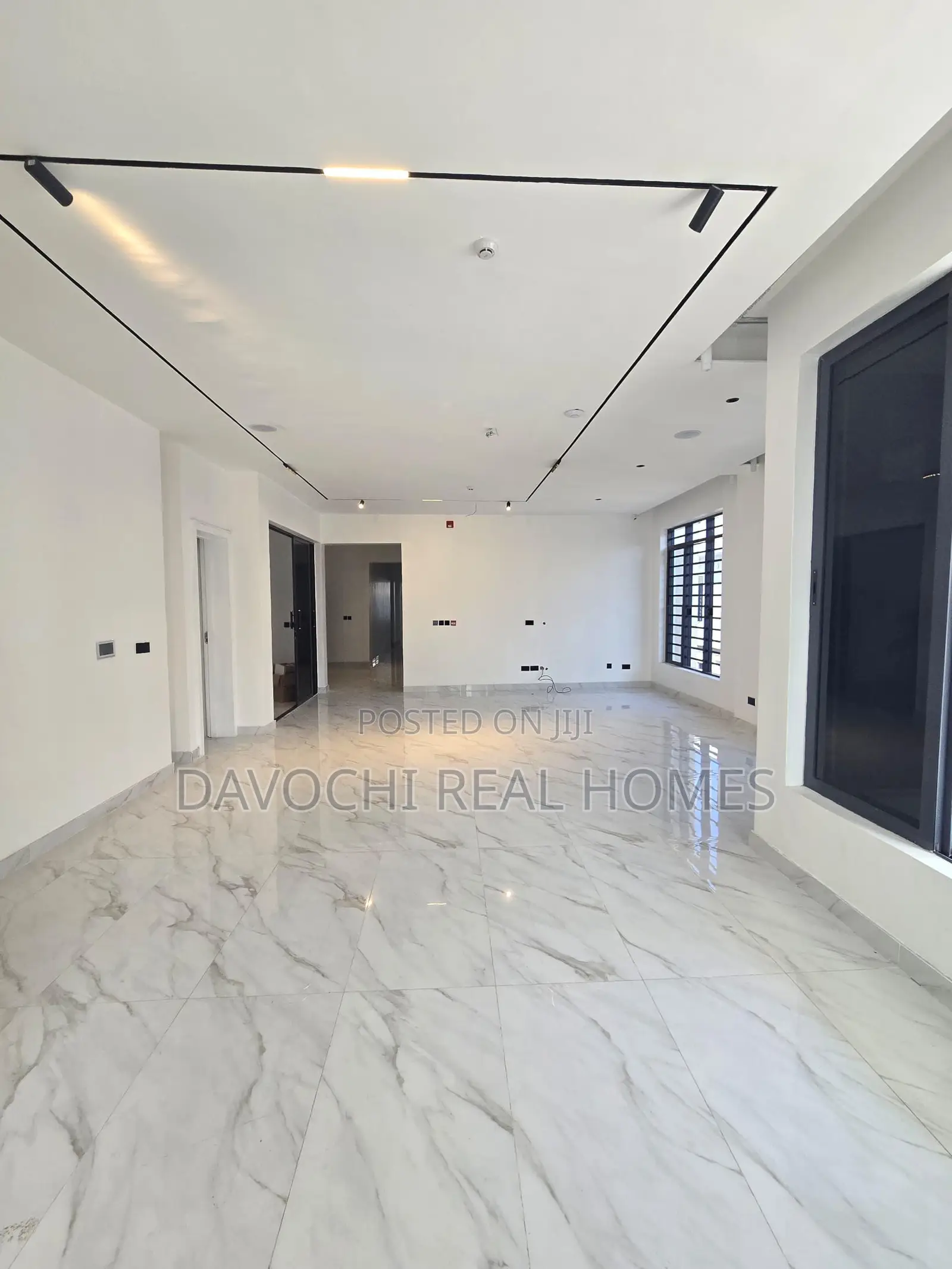4bdrm Penthouse in Lekki Phase1 for sale