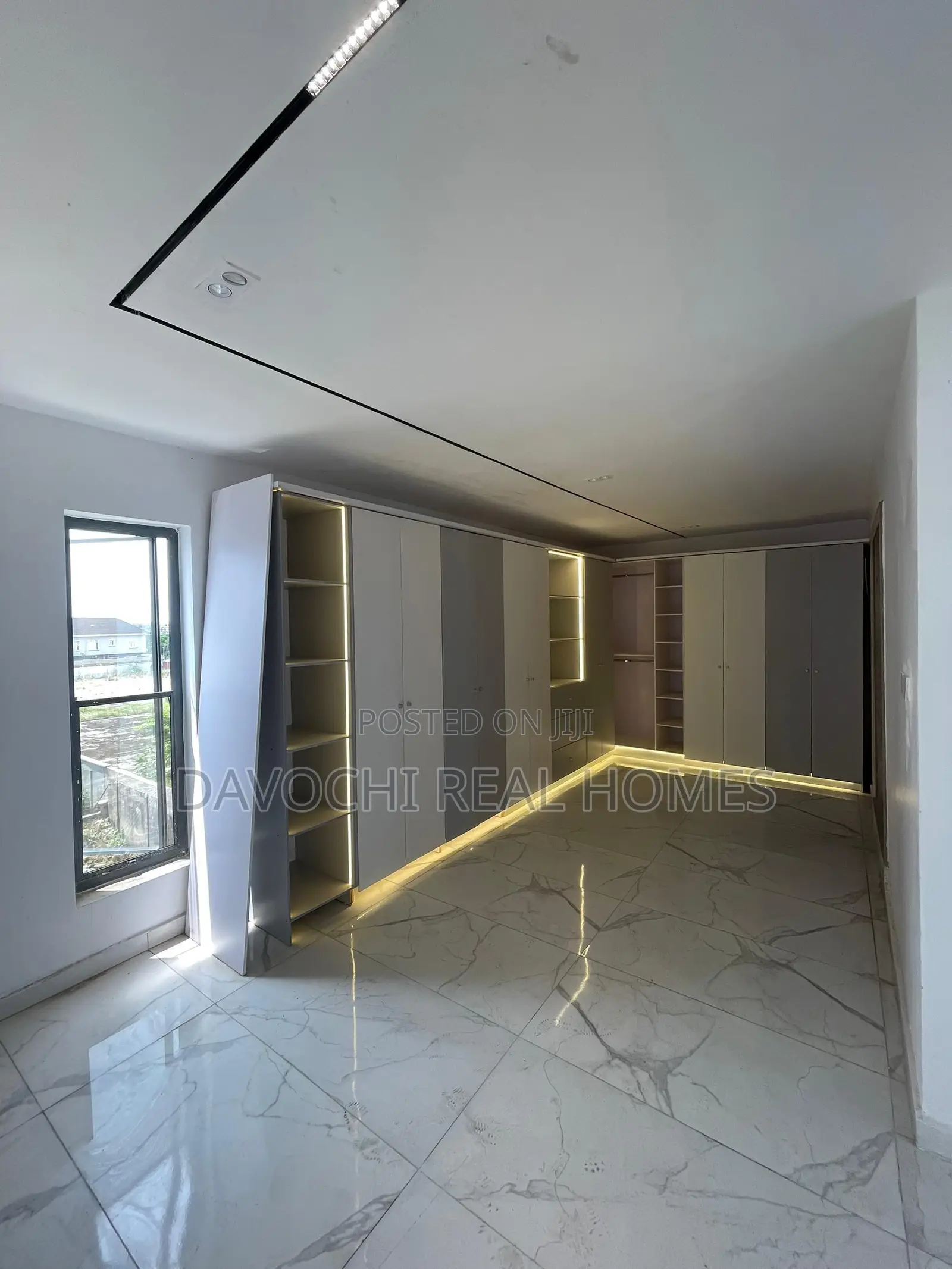 5bdrm Duplex in Osapa London for sale