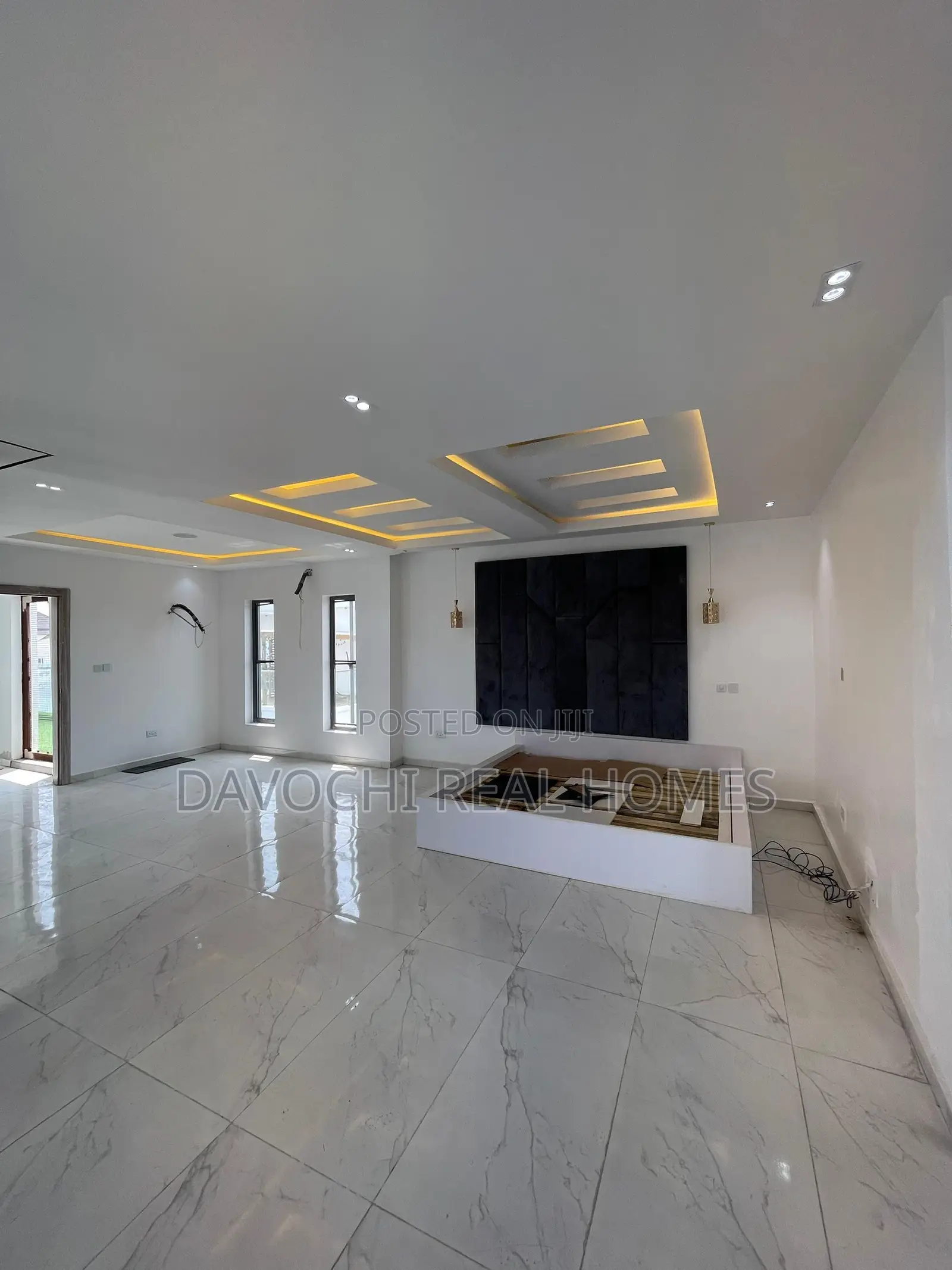 5bdrm Duplex in Osapa London for sale