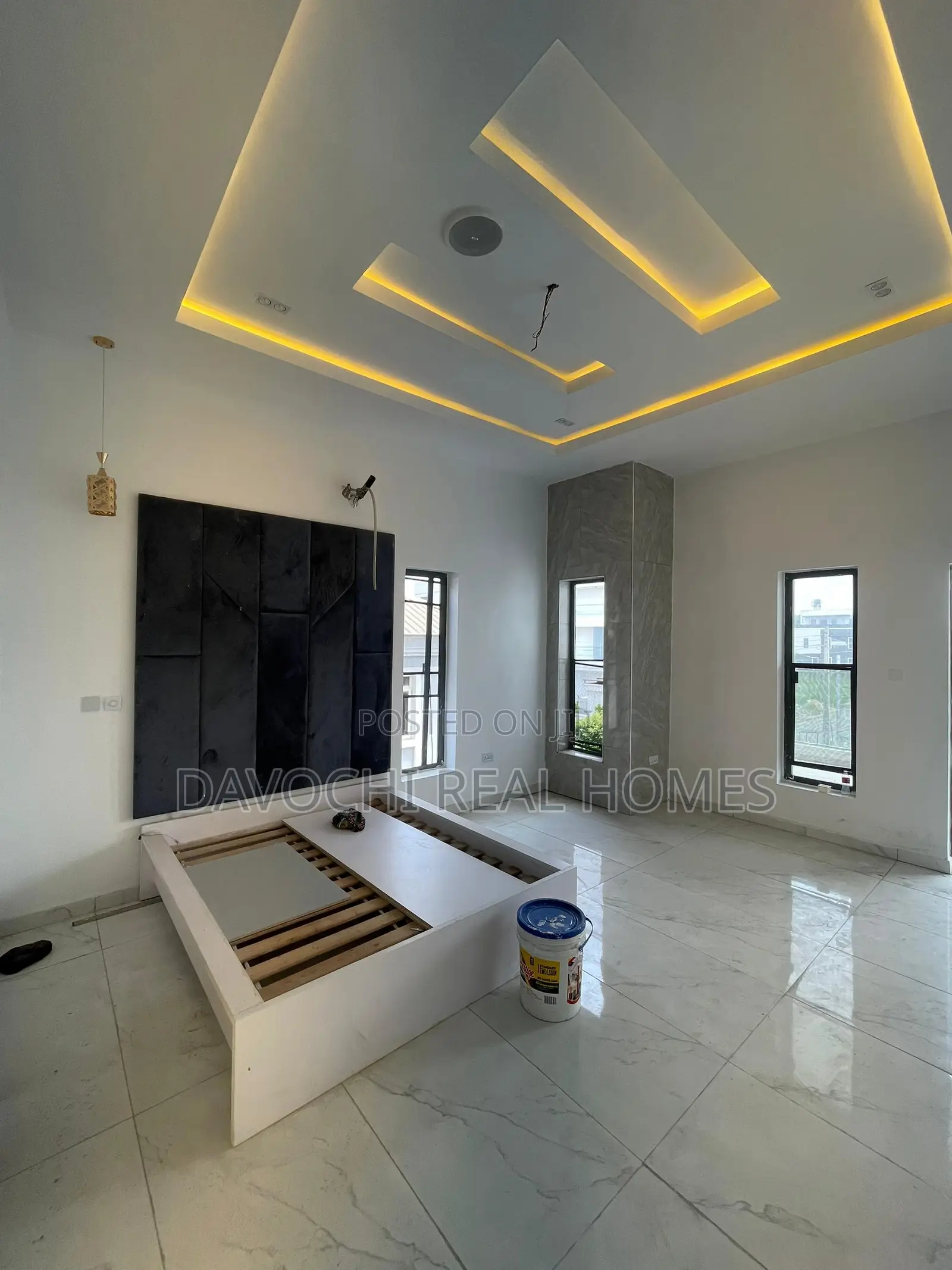 5bdrm Duplex in Osapa London for sale