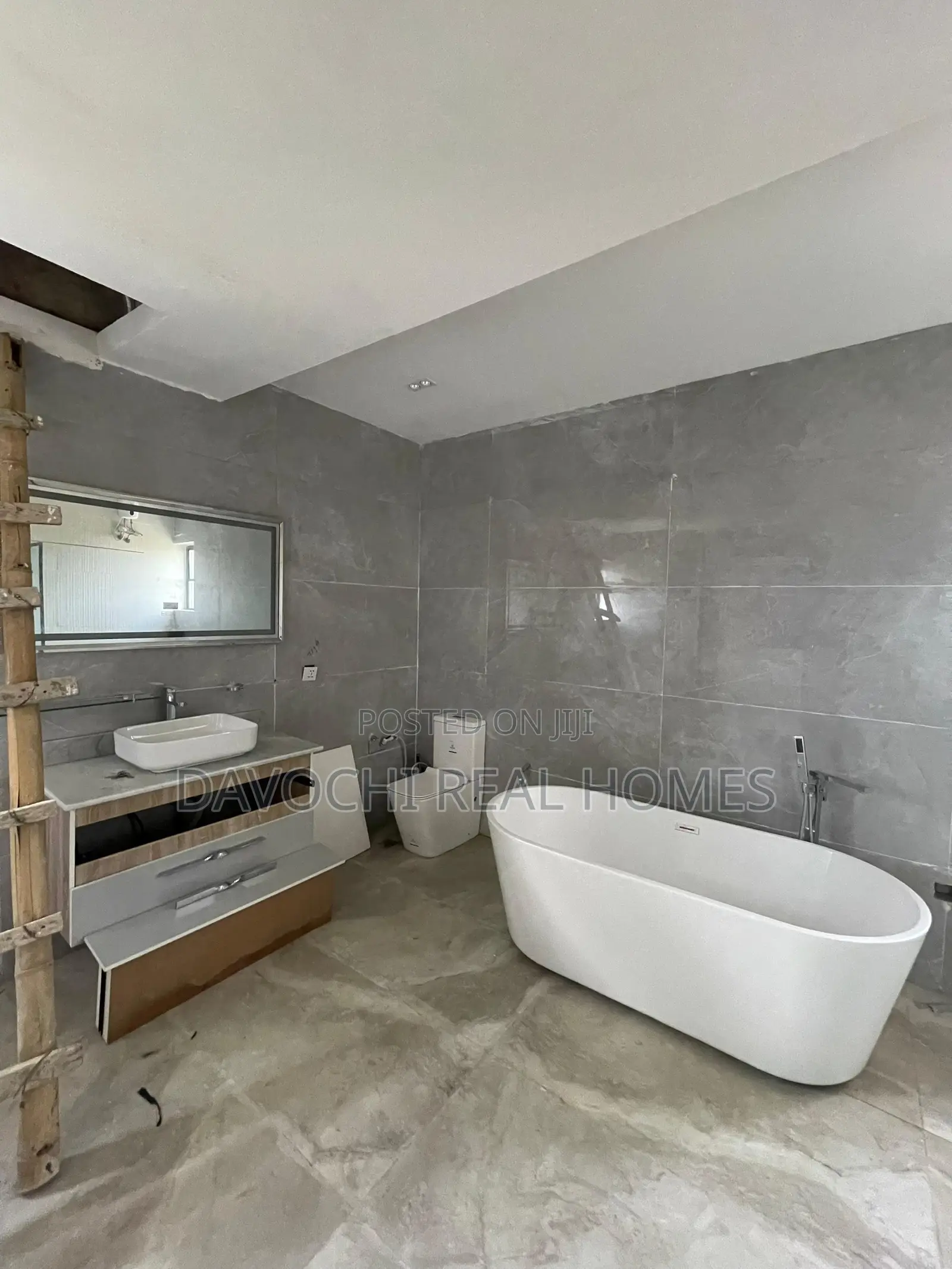 5bdrm Duplex in Osapa London for sale