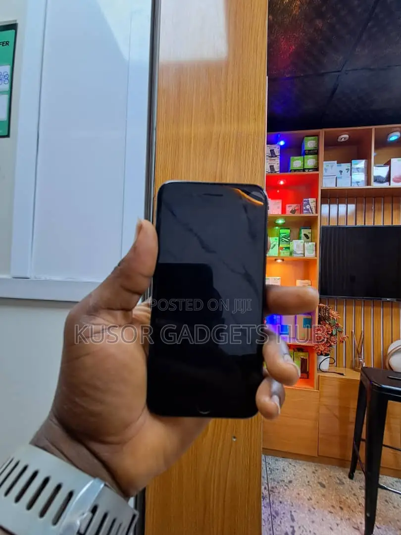 Apple iPhone 7 32 GB Black