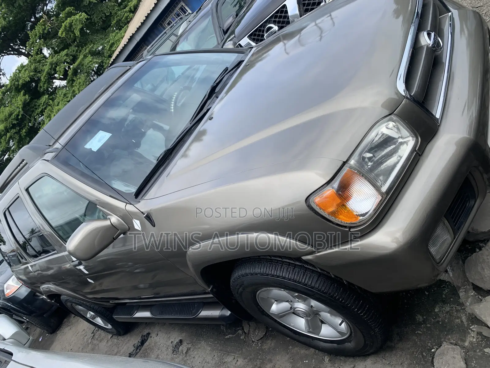 Nissan Pathfinder SE 4x4 2004 Gray