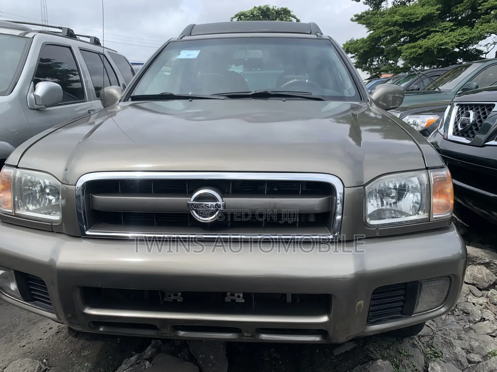 Nissan Pathfinder SE 4x4 2004 Gray