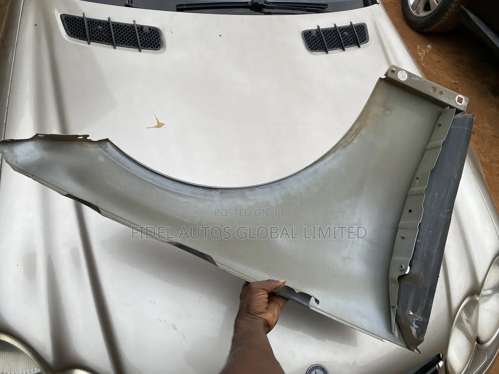 Mercedes Benz C300 Fender
