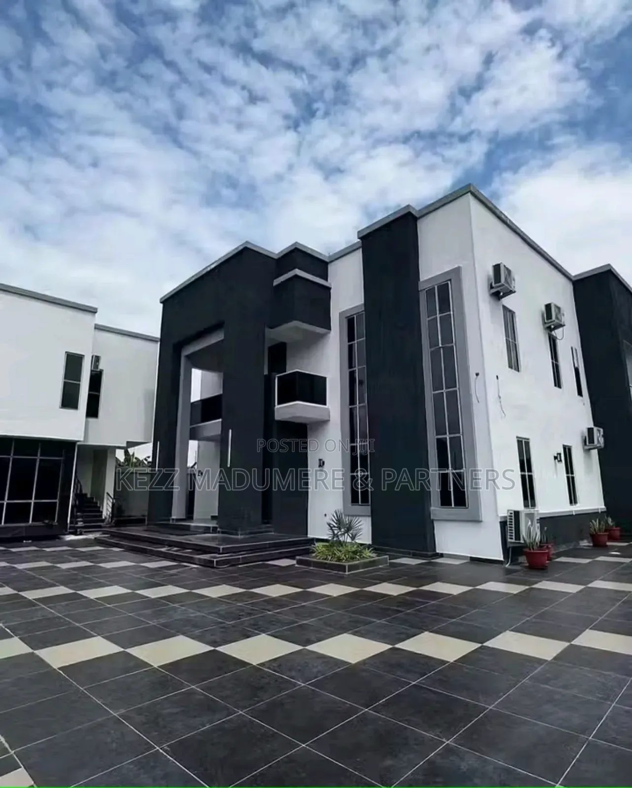 Furnished 5bdrm Duplex in Cedarwood Estate for sale