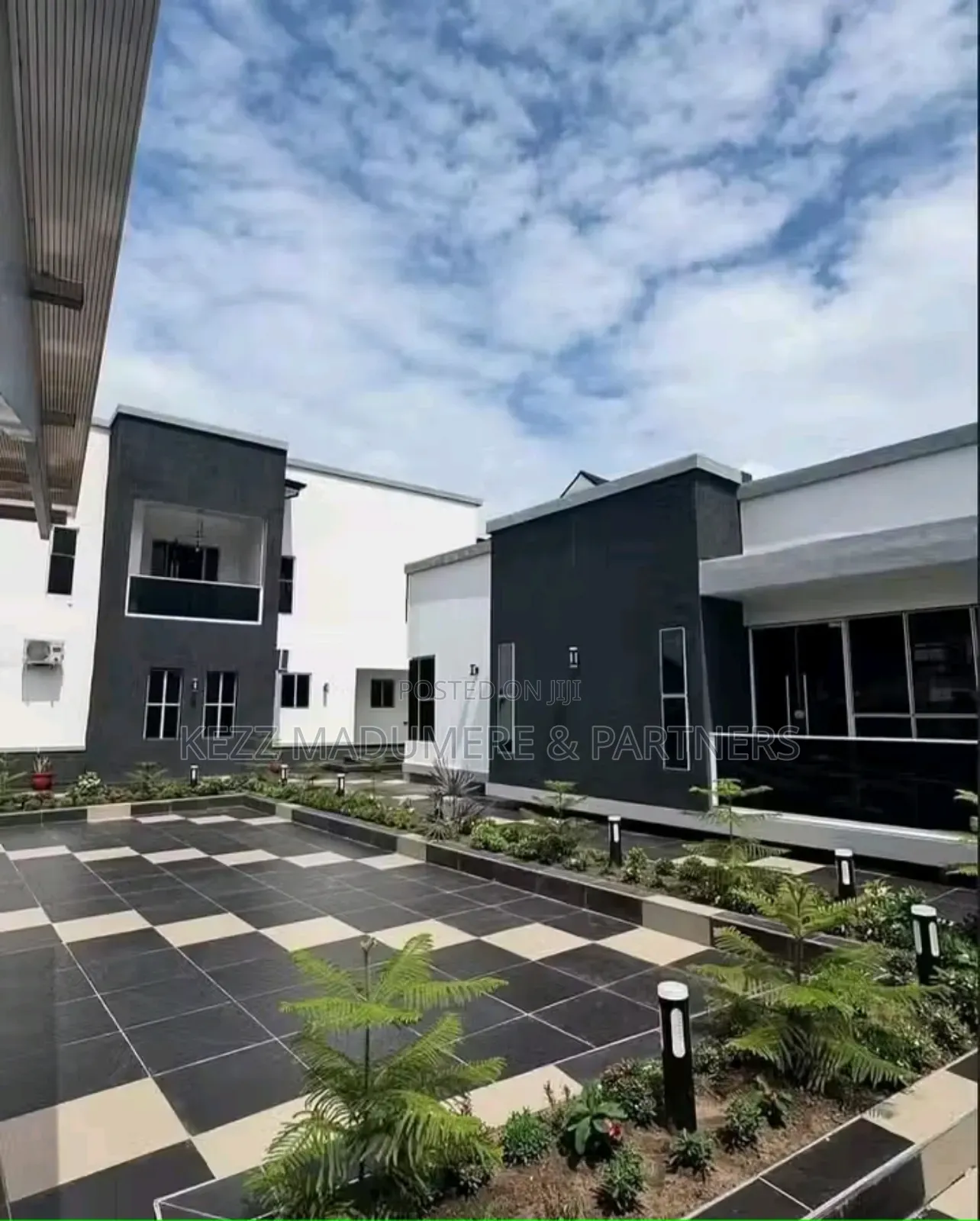 Furnished 5bdrm Duplex in Cedarwood Estate for sale