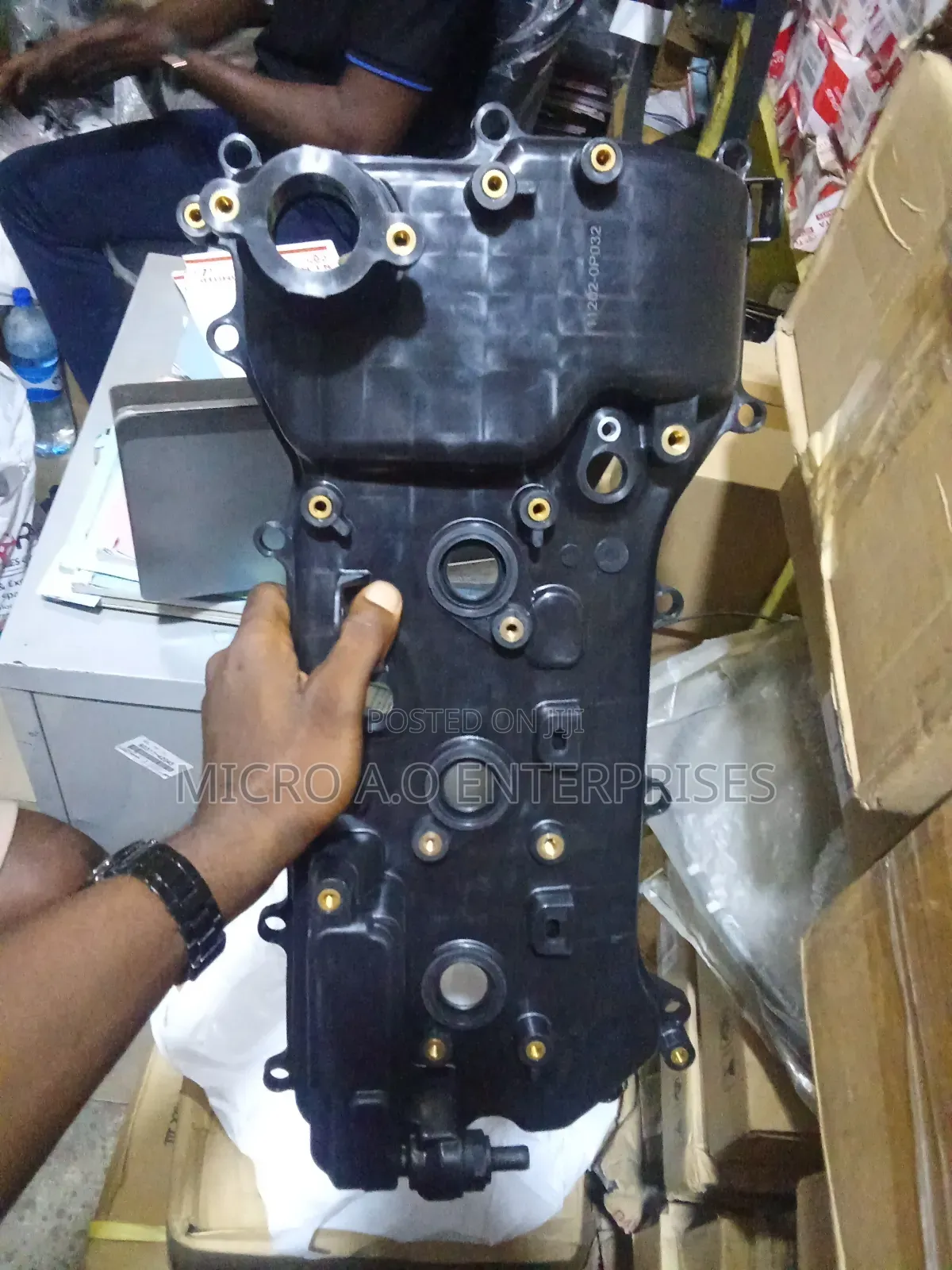 Tacuma 2018 Engine Top Cover Plaster Oil Side
