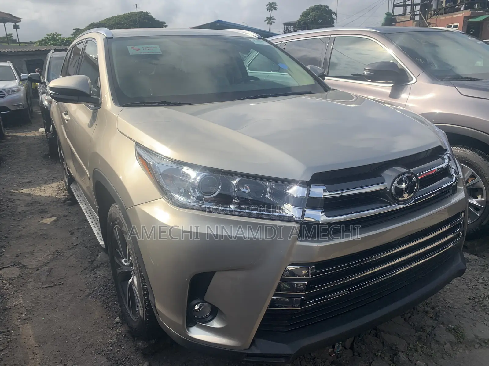Toyota Highlander XLE V6 4x4 (3.5L 6cyl 6A) 2016 Gold