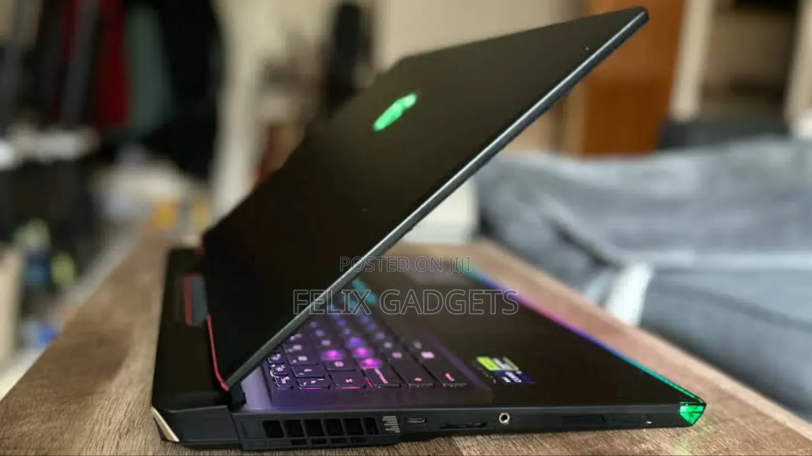 Laptop MSI Raider GE68HX 13vi-202us 32GB Intel Core I9 SSD 1T