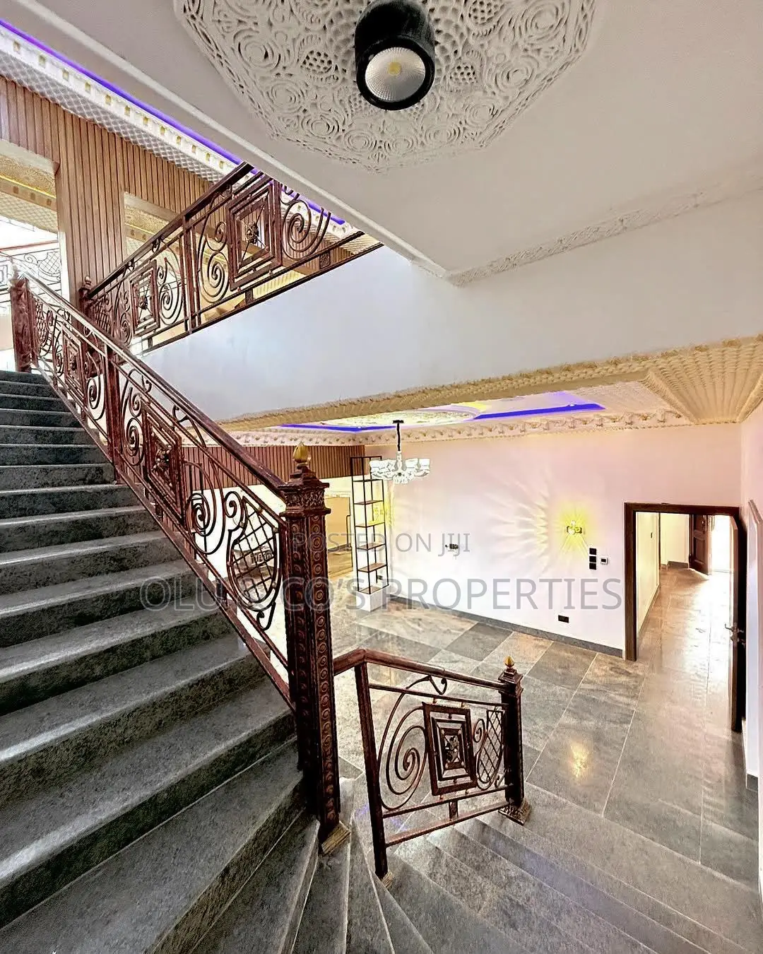 6bdrm Mansion in Gauzape, Guzape District for sale