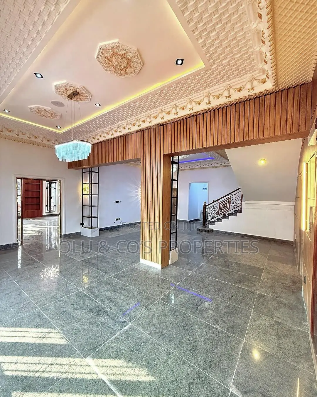 6bdrm Mansion in Gauzape, Guzape District for sale