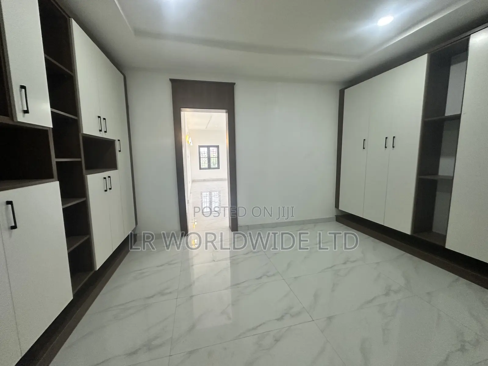 7bdrm Mansion in Kaura for sale