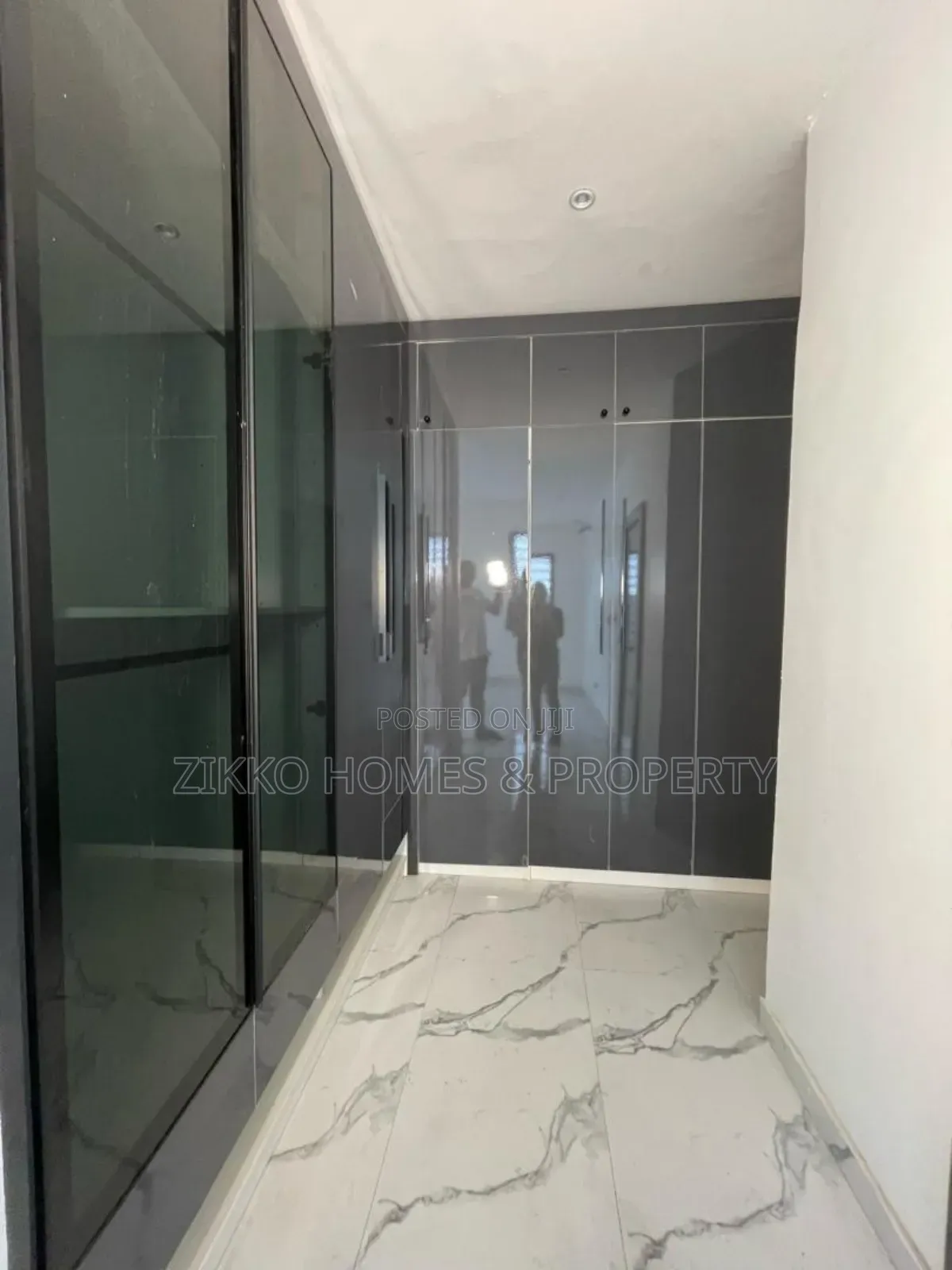 5bdrm Duplex in Lekky County, Chevron for sale