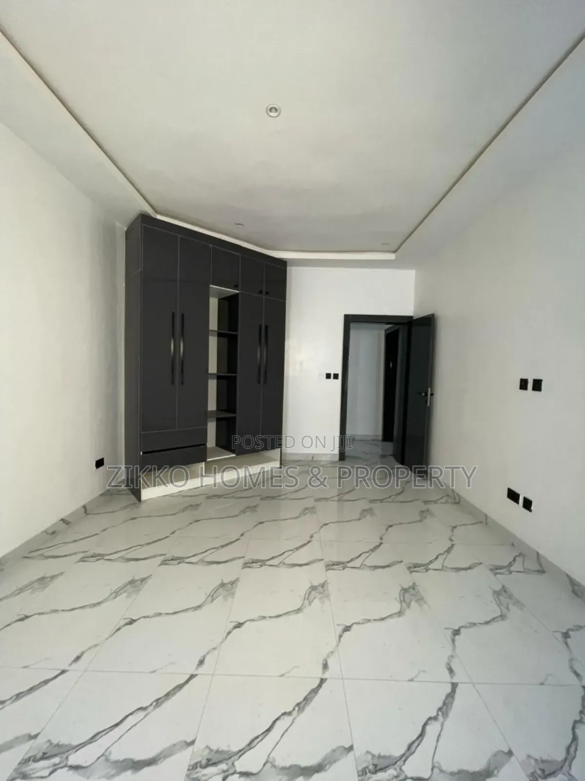 5bdrm Duplex in Lekky County, Chevron for sale