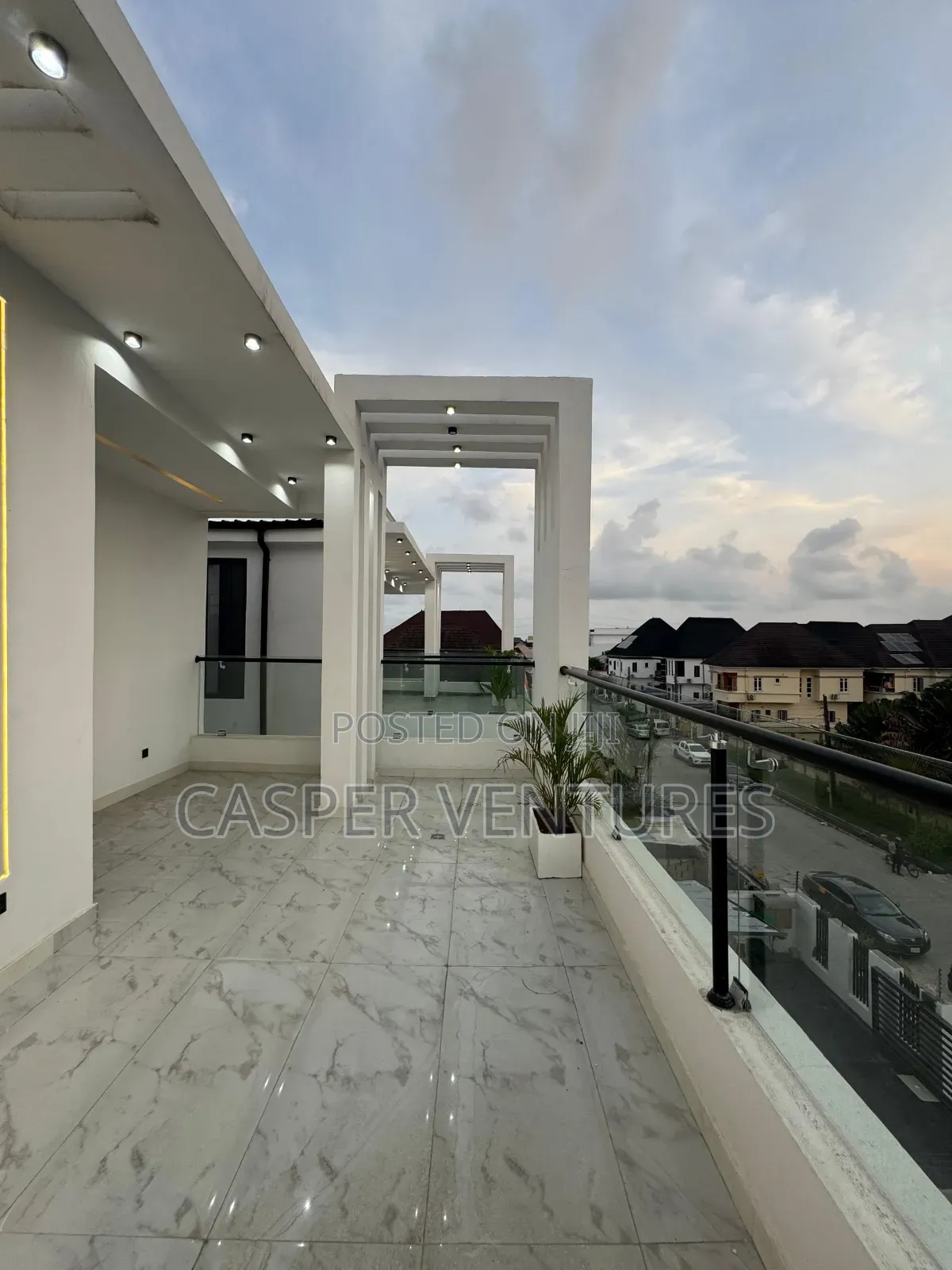 5bdrm Duplex in Idado for sale