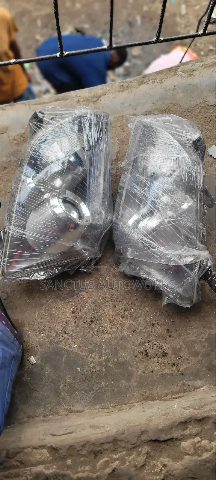 Headlight Toyota Avensis 2006