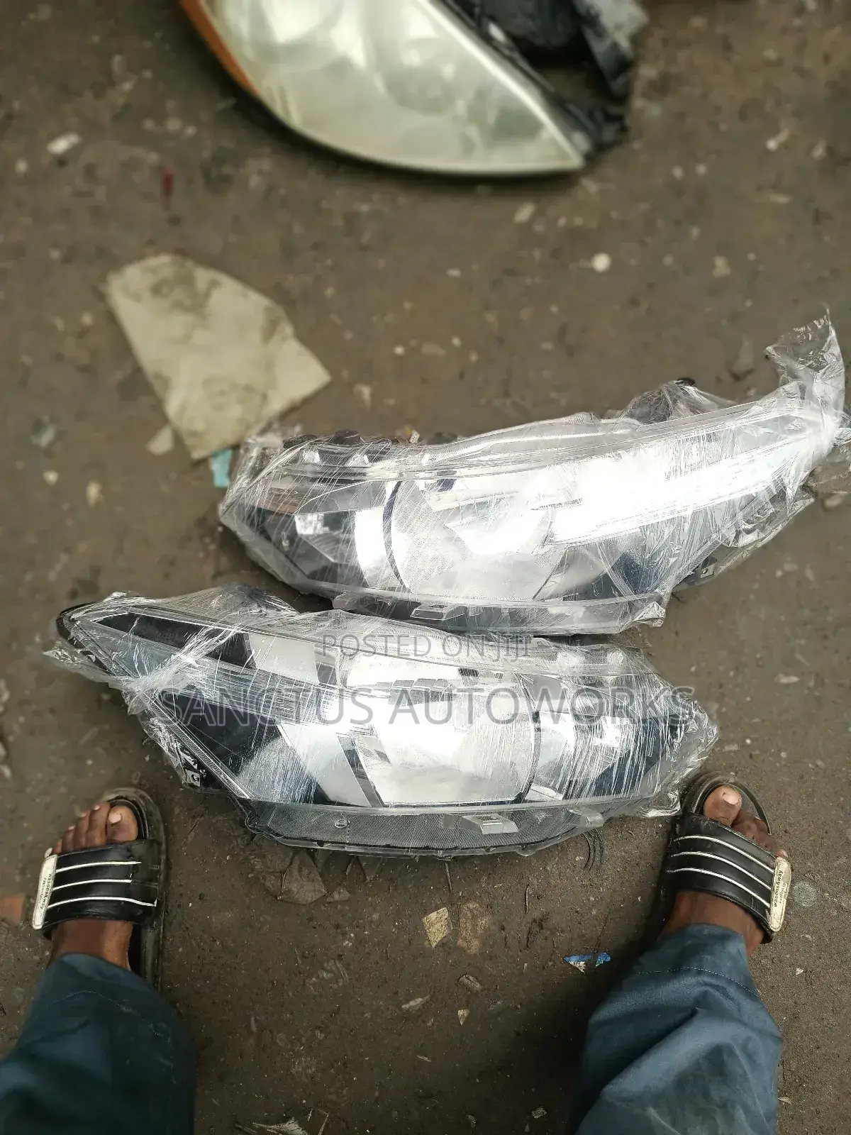 Headlights Toyota Yaris 2014