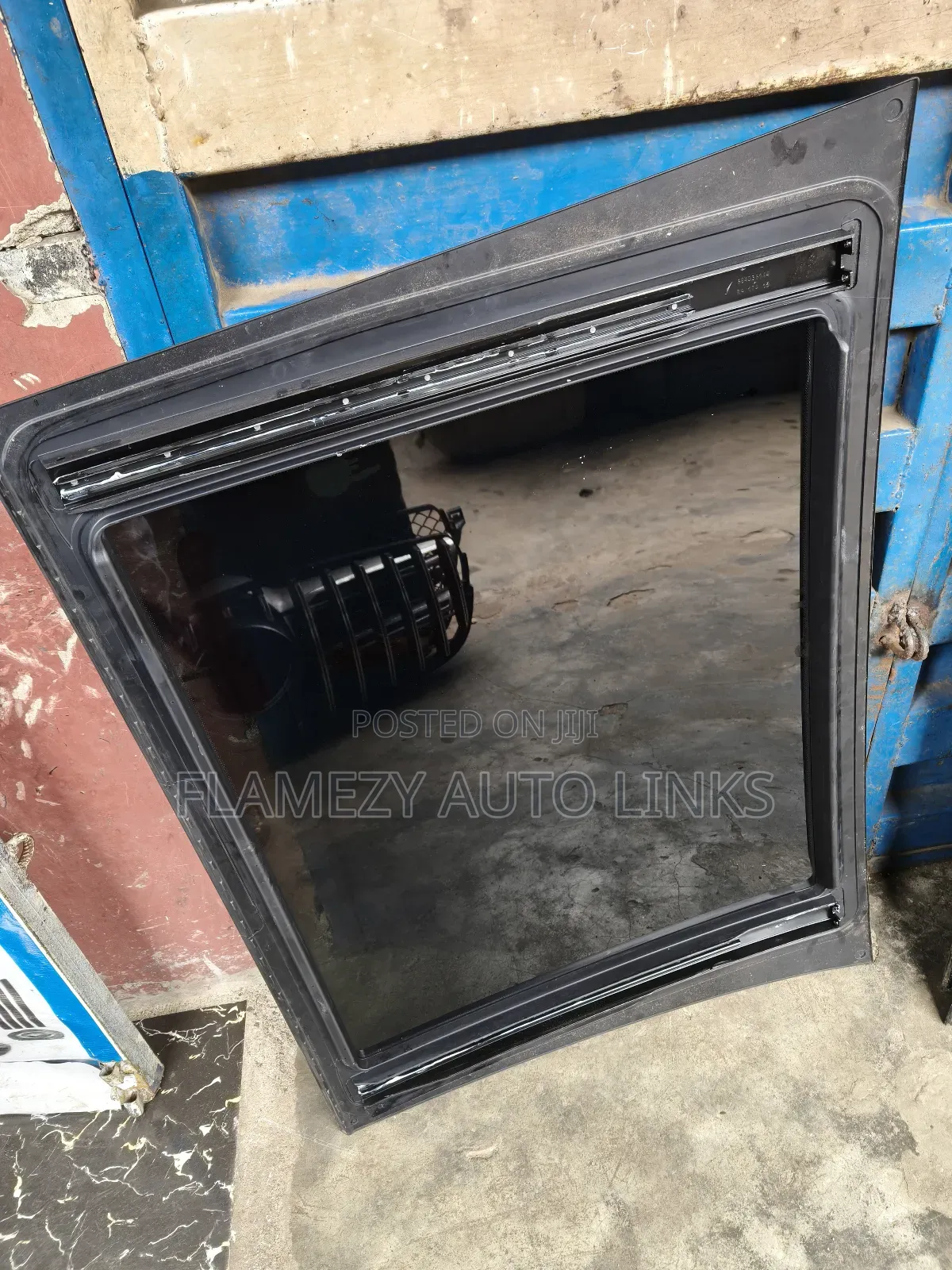 C300 2016 Center Roof Panorama Glass (205)