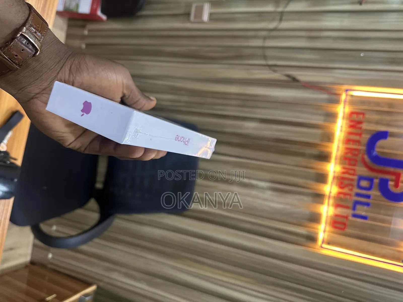 New Apple iPhone 16 128 GB Pink