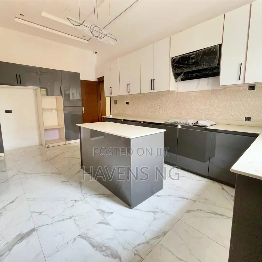 5bdrm Duplex in Ikate for sale