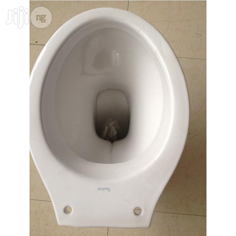Hanging Side Flush Toilet Set