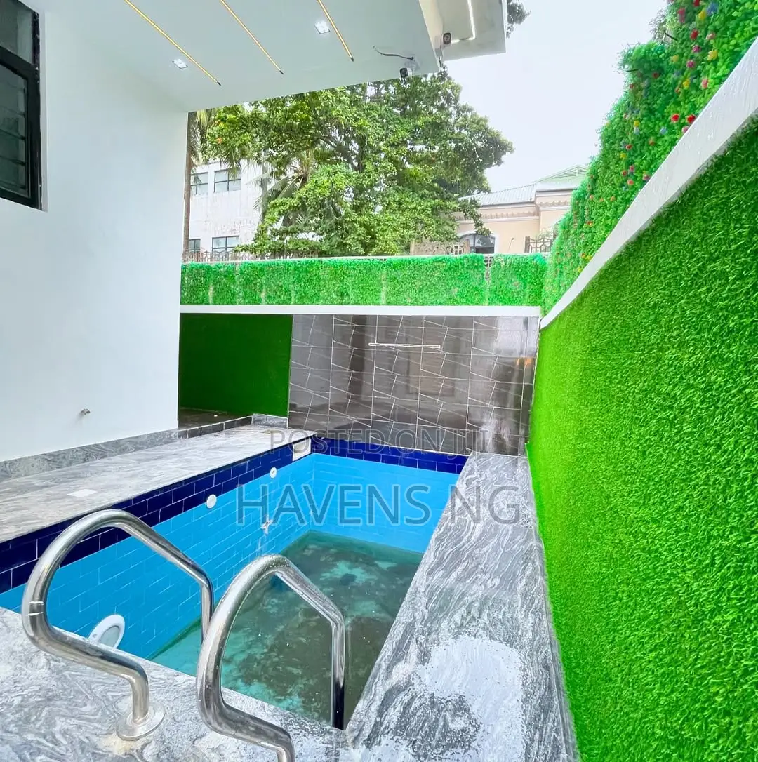 5bdrm Duplex in Chevron for sale